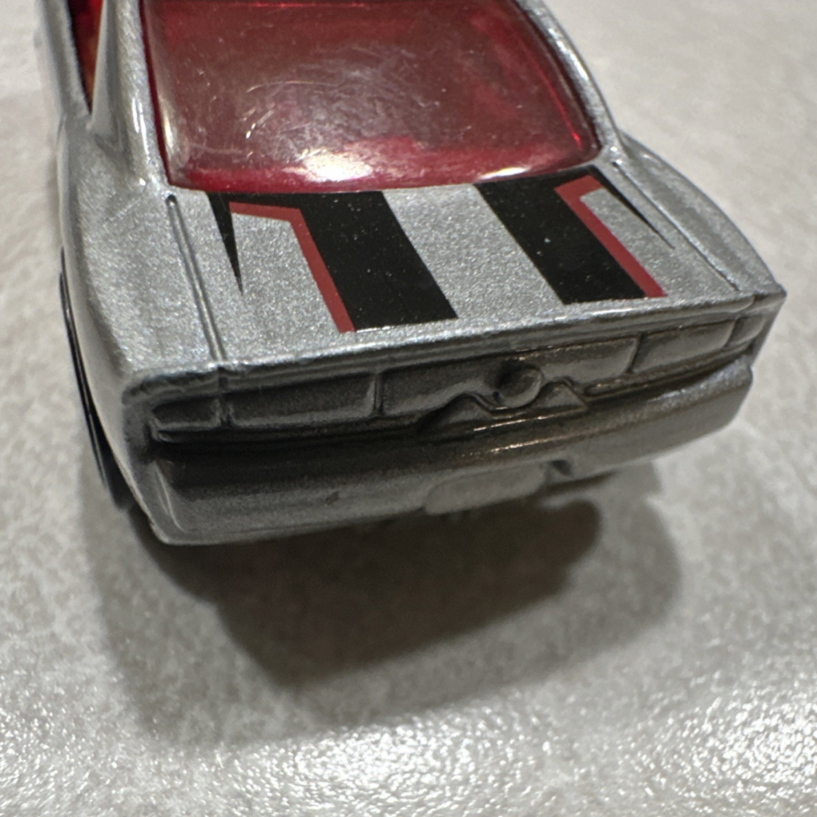 Hot Wheels 2000 1:64 Diecast Car Silver Black Red Model Collectible