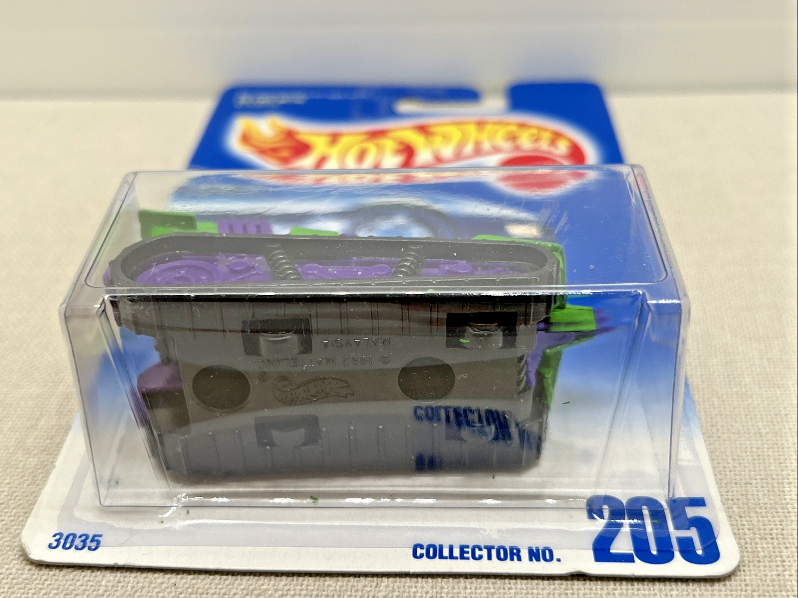 Hot Wheels Vintage Dark Green 1991 Treadator War Military Tank #205 NOS Sealed