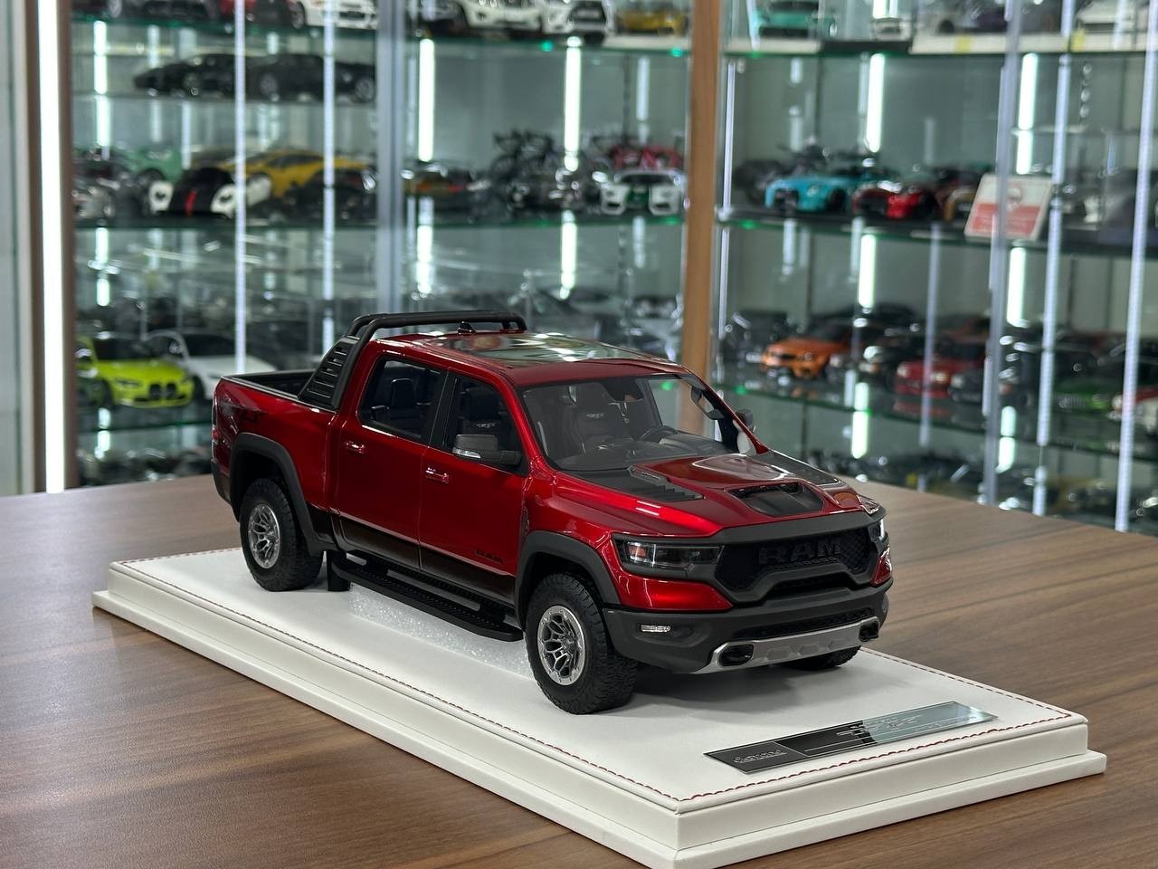 Dodge Ram TRX 1500 by Diamand Cherry Red – Ltd. Collector Car[1:18 Resin 70 pcs]