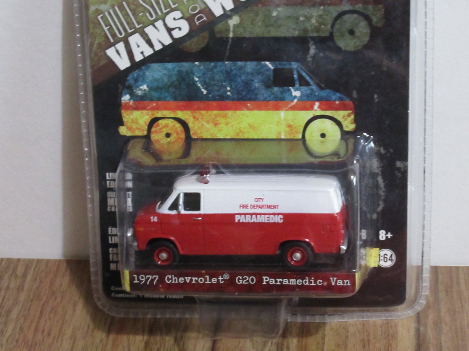 GREENLIGHT 1/64 1977 CHEVROLET G20 PARAMEDIC VAN * HOBBY EXCLUSIVE