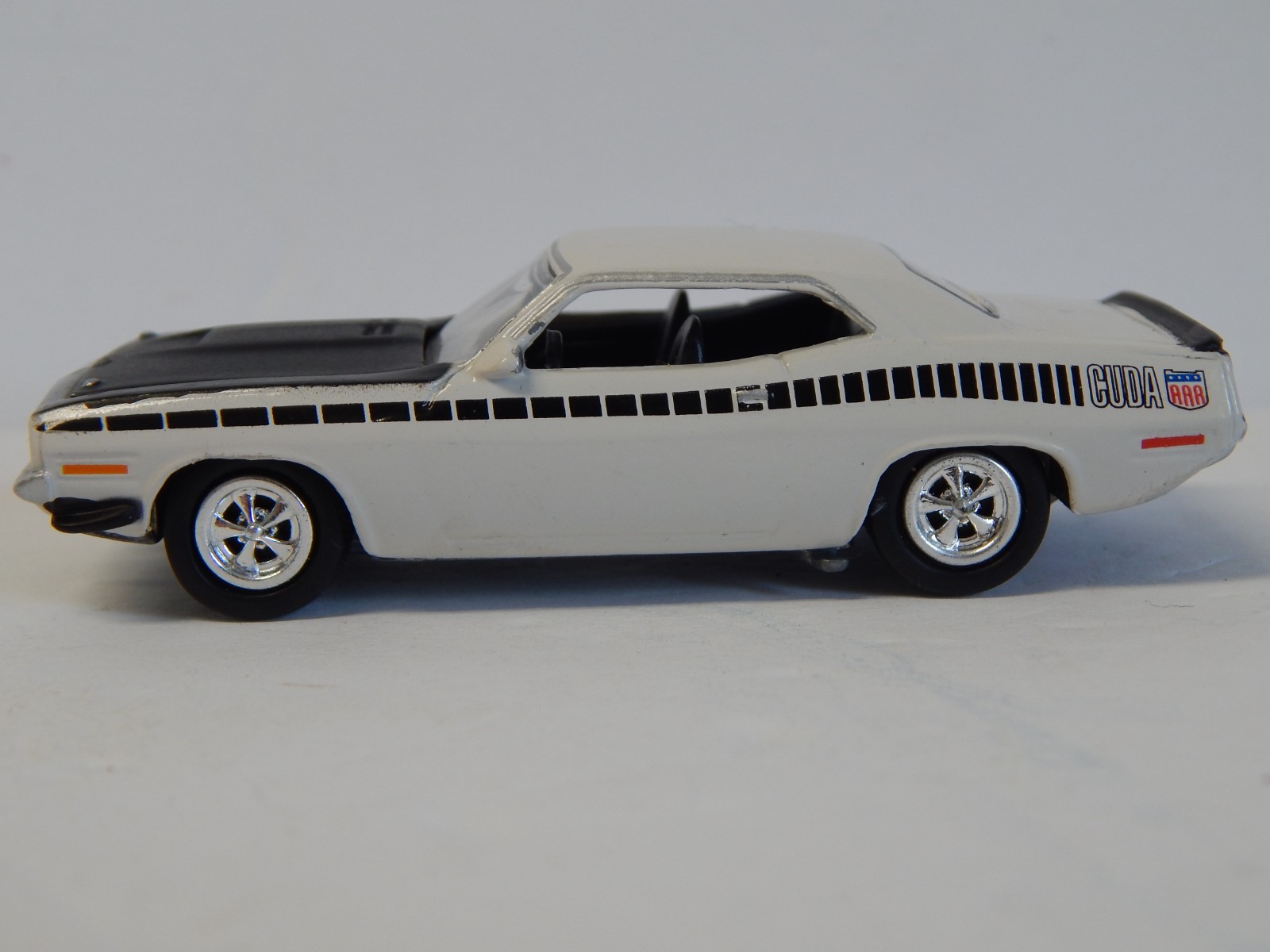 LOOSE JOHNNY LIGHTNING MOPAR WHITE ’70 AAR CUDA NICE