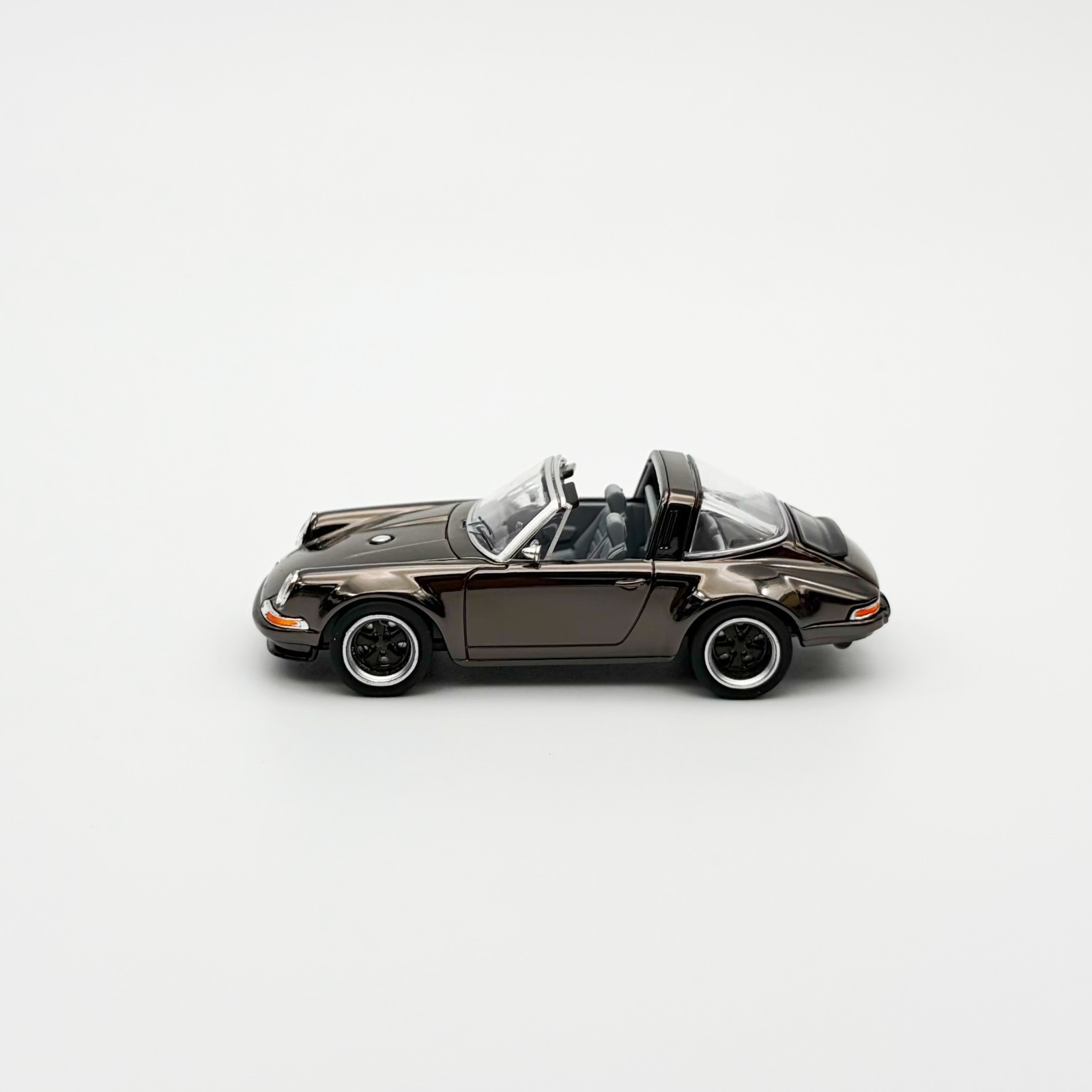 Pop Race 1:64 Porsche Singer Targa Dark Chrome – PRDC001