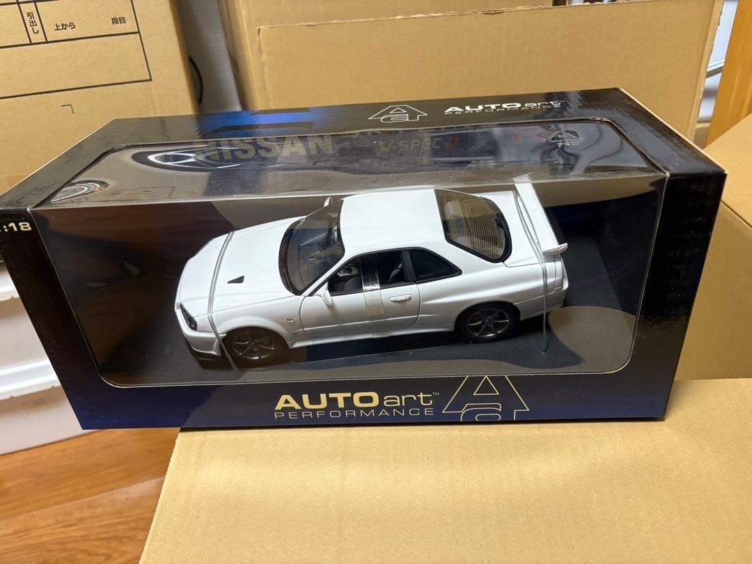 AUTOart PERFORMANCE SKYLINE GT-R V-SPEC II 1/18 White