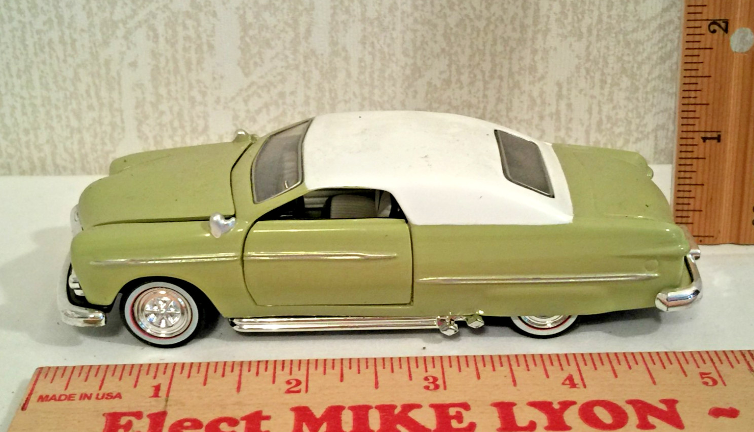 FORD Custom Street Rod 1:38 (F82)
