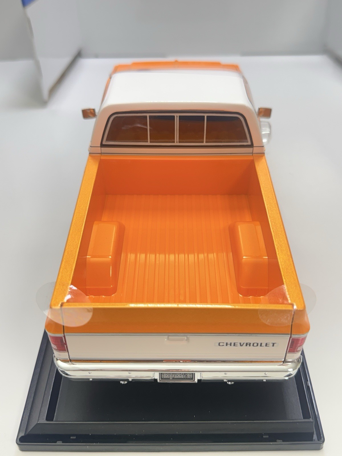 Maisto 1:18 1974 Chevrolet C10 Cheyenne Super Diecast Truck Orange/White Specia…