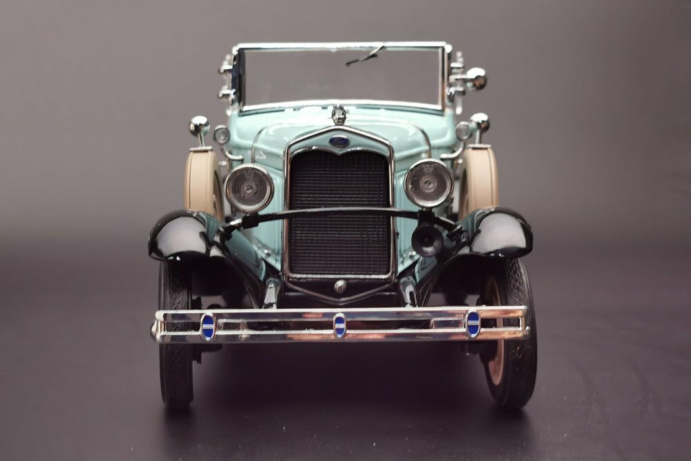 1931 FORD MODEL A ROADSTER 1/18 scale DIECAST CAR SUN STAR 6126