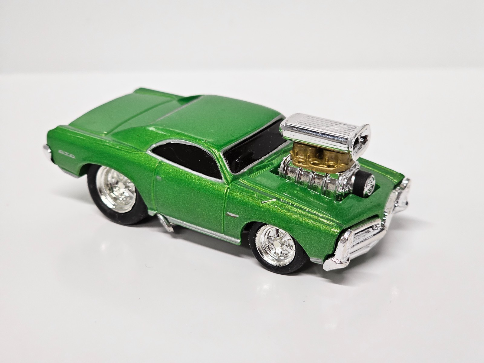 Muscle Machines 1966 Pontiac GTO Green 1/64