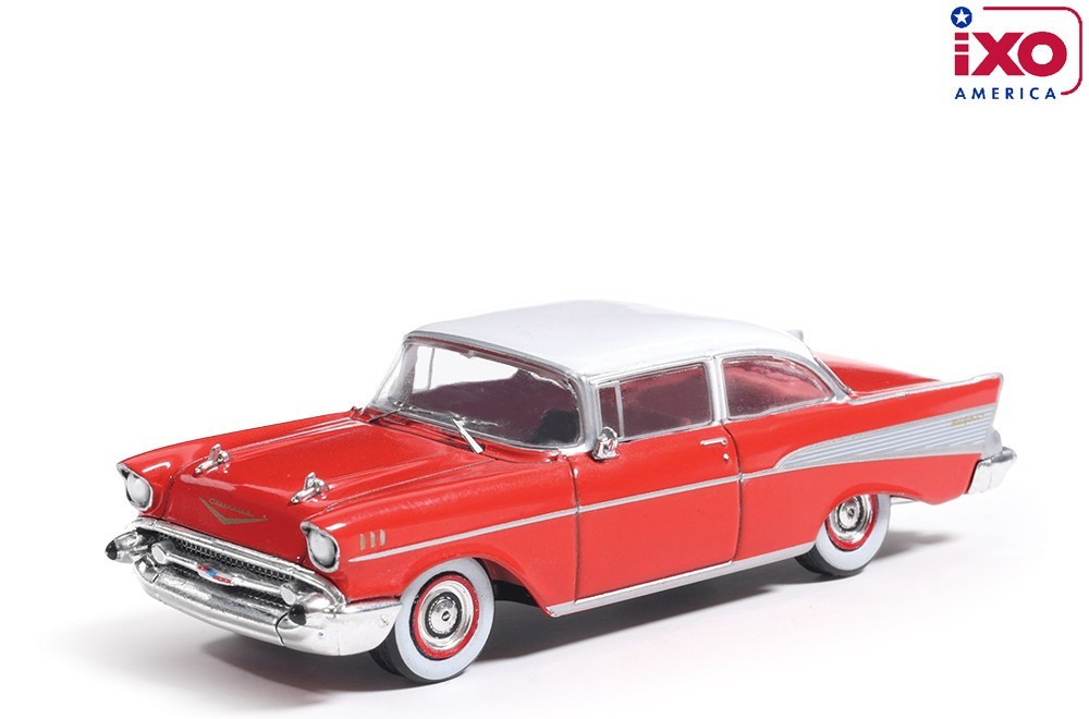 IXO AMERICA 1:64 1957 CHEVROLET BEL AIR SEDAN – MATADOR RED & IVORY – AI64008
