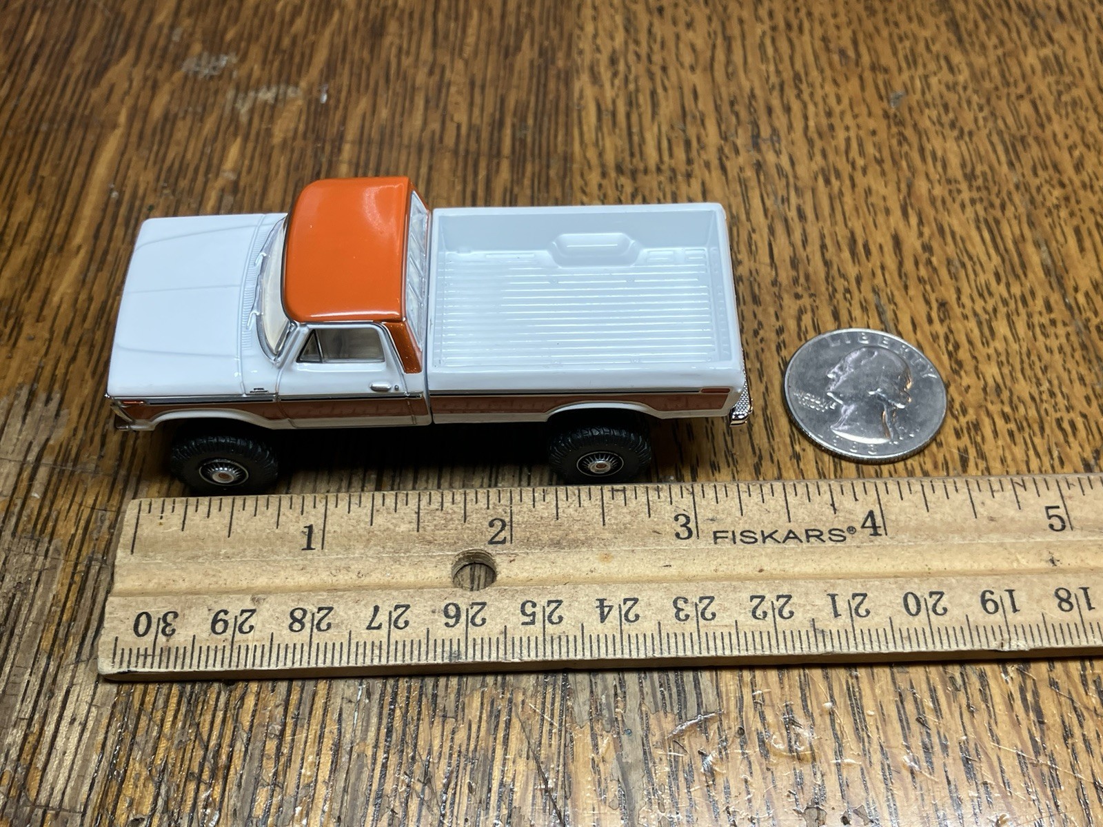 1977 Ford F-150 Ranger Explorer Lifted 4×4 Truck 1/64 Diecast Custom Greenlight