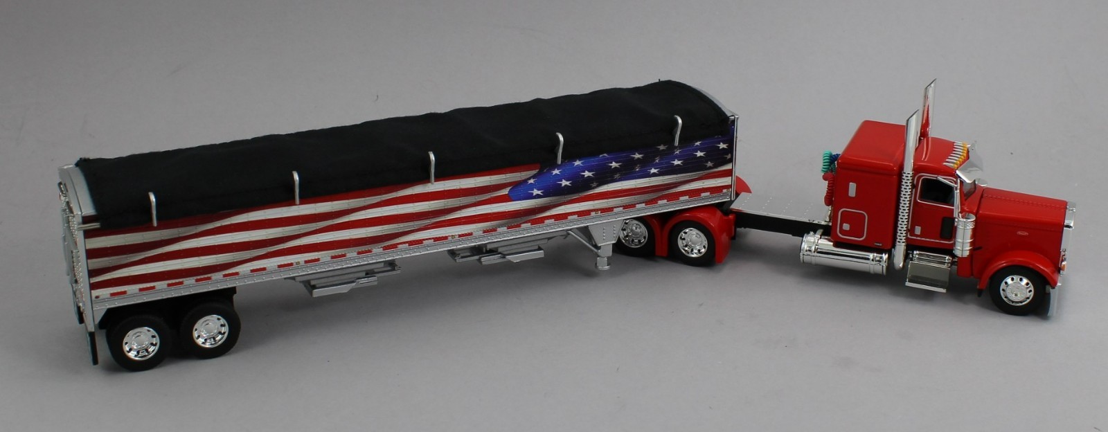 DCP 1:64 *RED AMERICA 250* Peterbilt 389 48″ Flattop w/Wilson Grain Trailer NIB