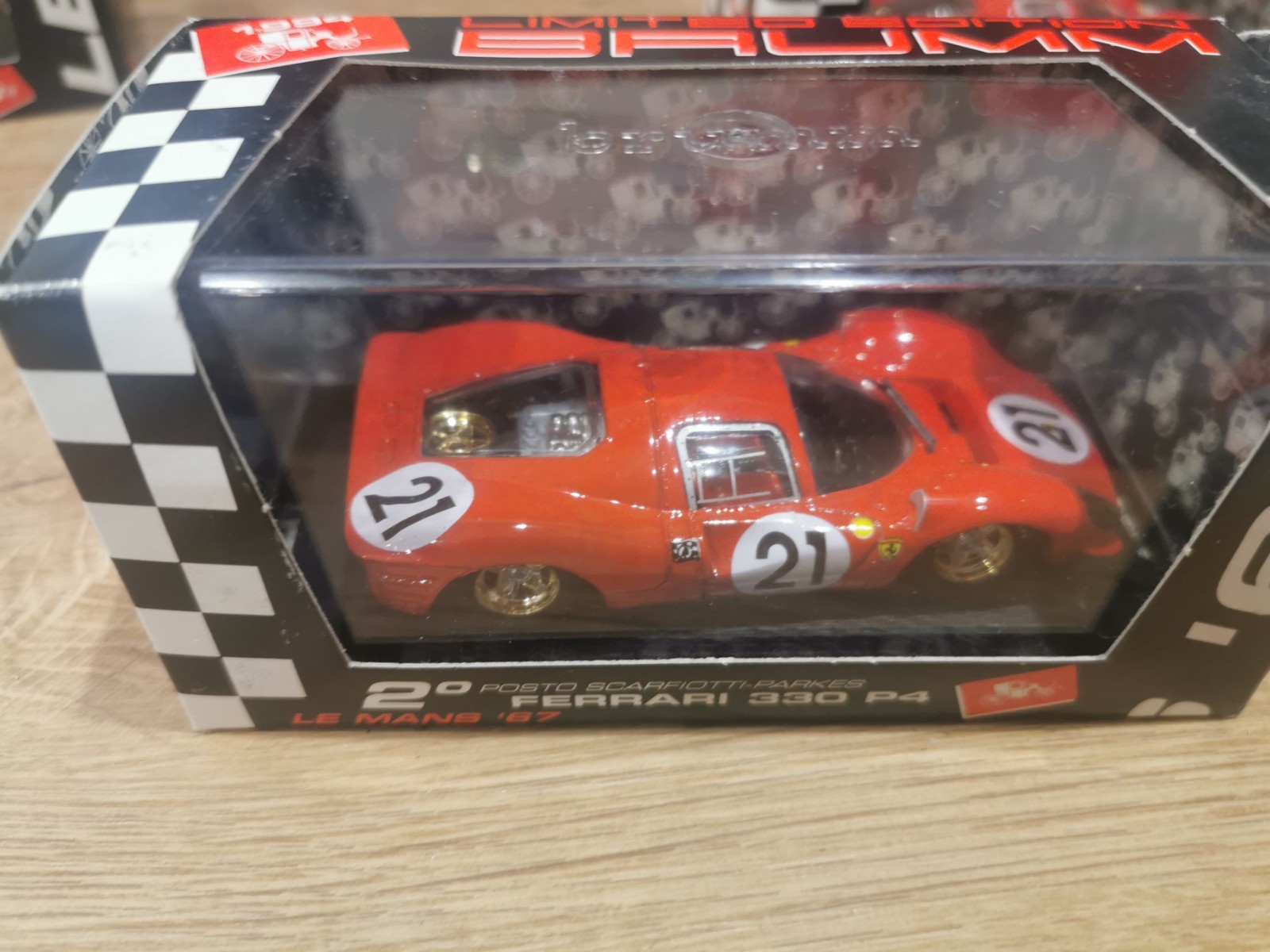 1:43 BRUMM FERRARI 330P4 #21 so 29