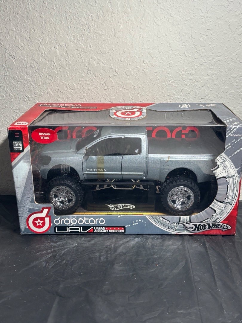 Rare 2005 Hot Wheels 1/18 Dropstars UAV Urban Assault Vehicles Nissan Titan