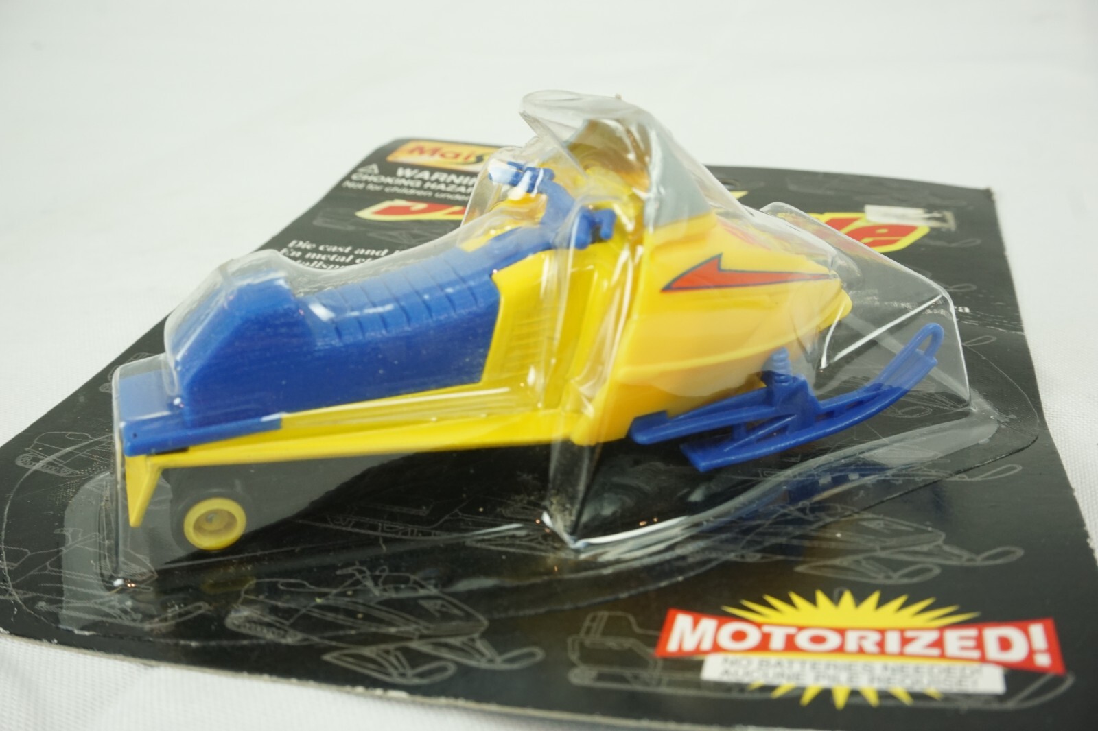 Maisto Snow Mobile 25080 Motorized Die Cast and Plastic Sport Team NEW
