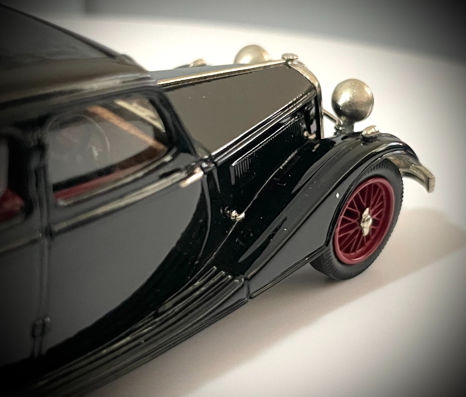 Lansdowne LDM 74a – 1937 Riley 12/4 Continental Touring Sedan (Black)