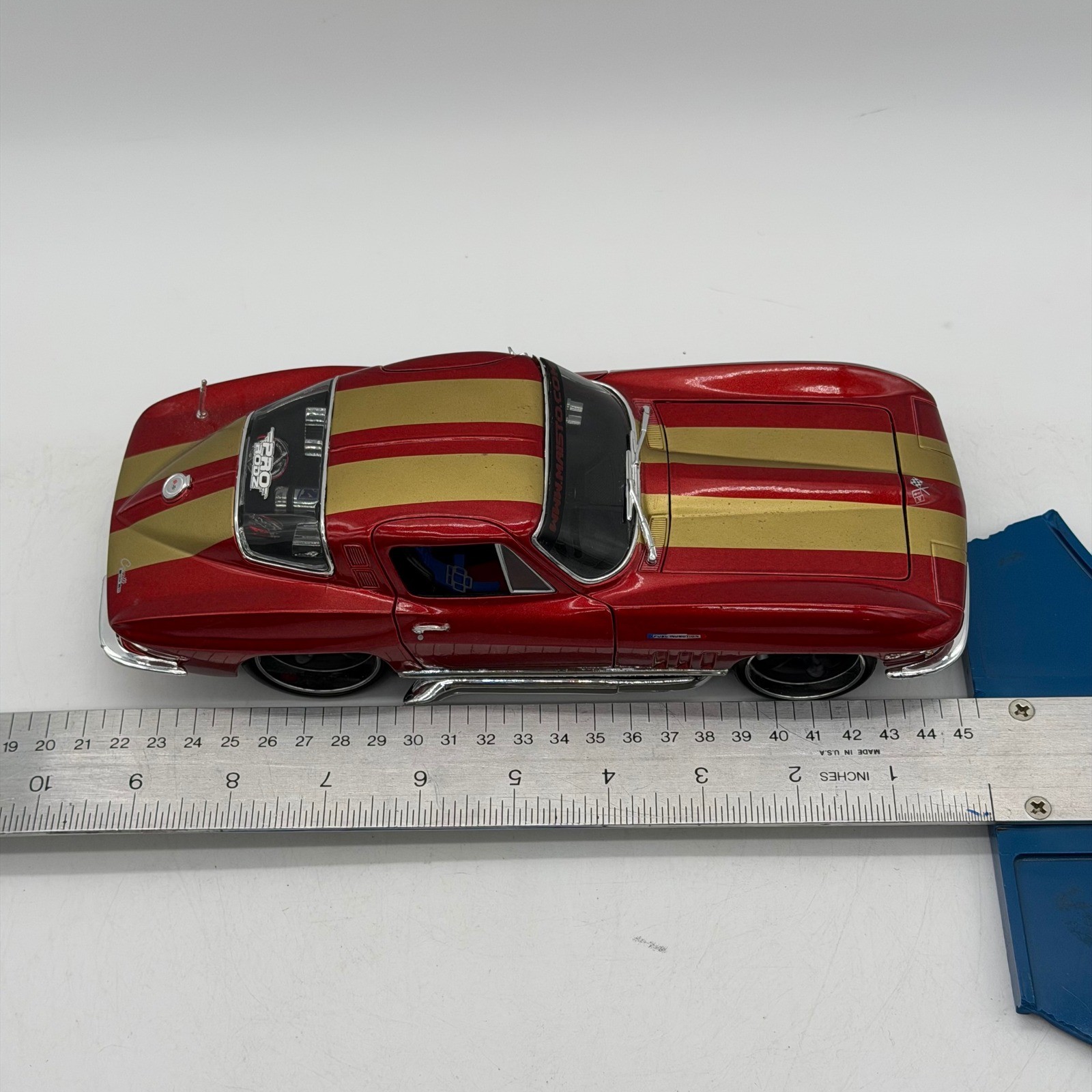 Maisto Pro Rodz 1965 Chevrolet Corvette 1/18 Red/Gold Racing Stripes Diecast Car