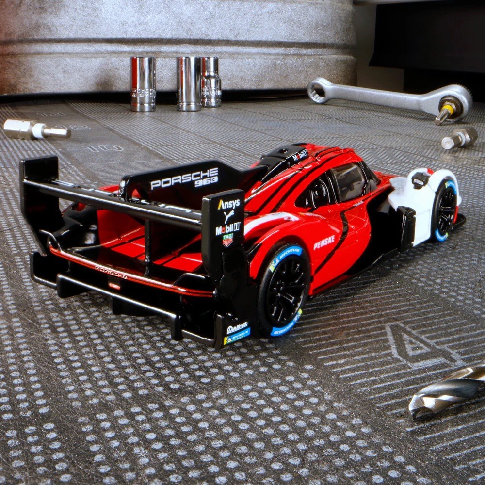 Hot Wheels Elite 64 #17 Porsche 963 Penske Racing (NIB)
