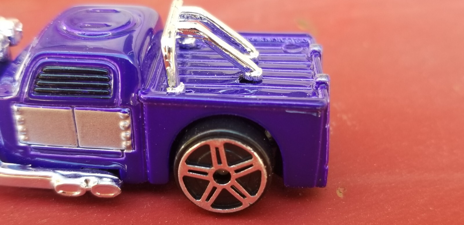 Maisto Leadslinger 1:64 Scale LOOSE Purple 