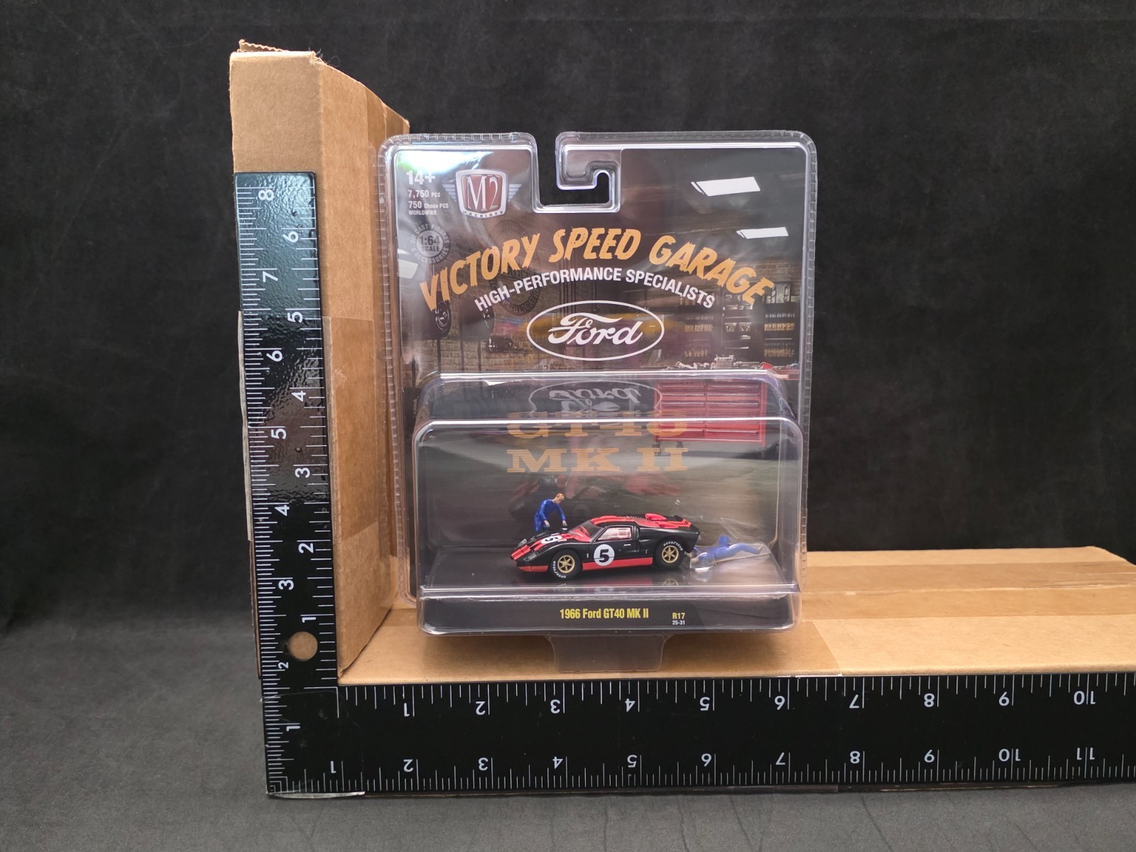 M2 Diorama “Victory Speed Garage” 1966 Ford GT40 MK II (R17) 67500