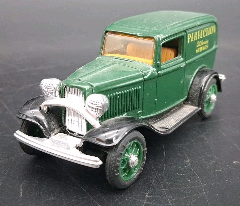 (A) Ertl Diecast 1932 Ford Panel Delivery Truck Perfection Oil Burning Stoves