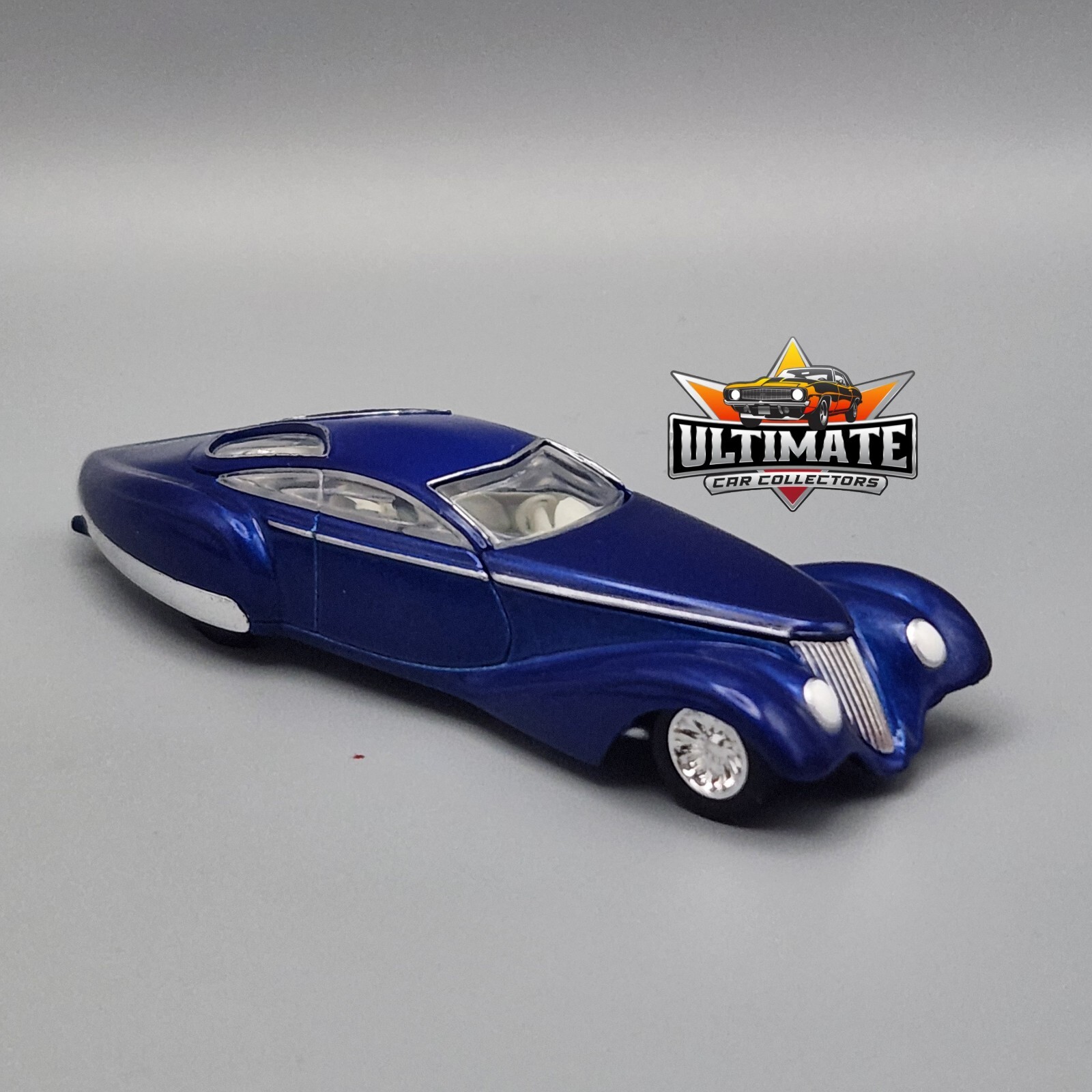 Chip Foose Manhattan Original Custom Design Collectible 1:64 Scale Collector Car