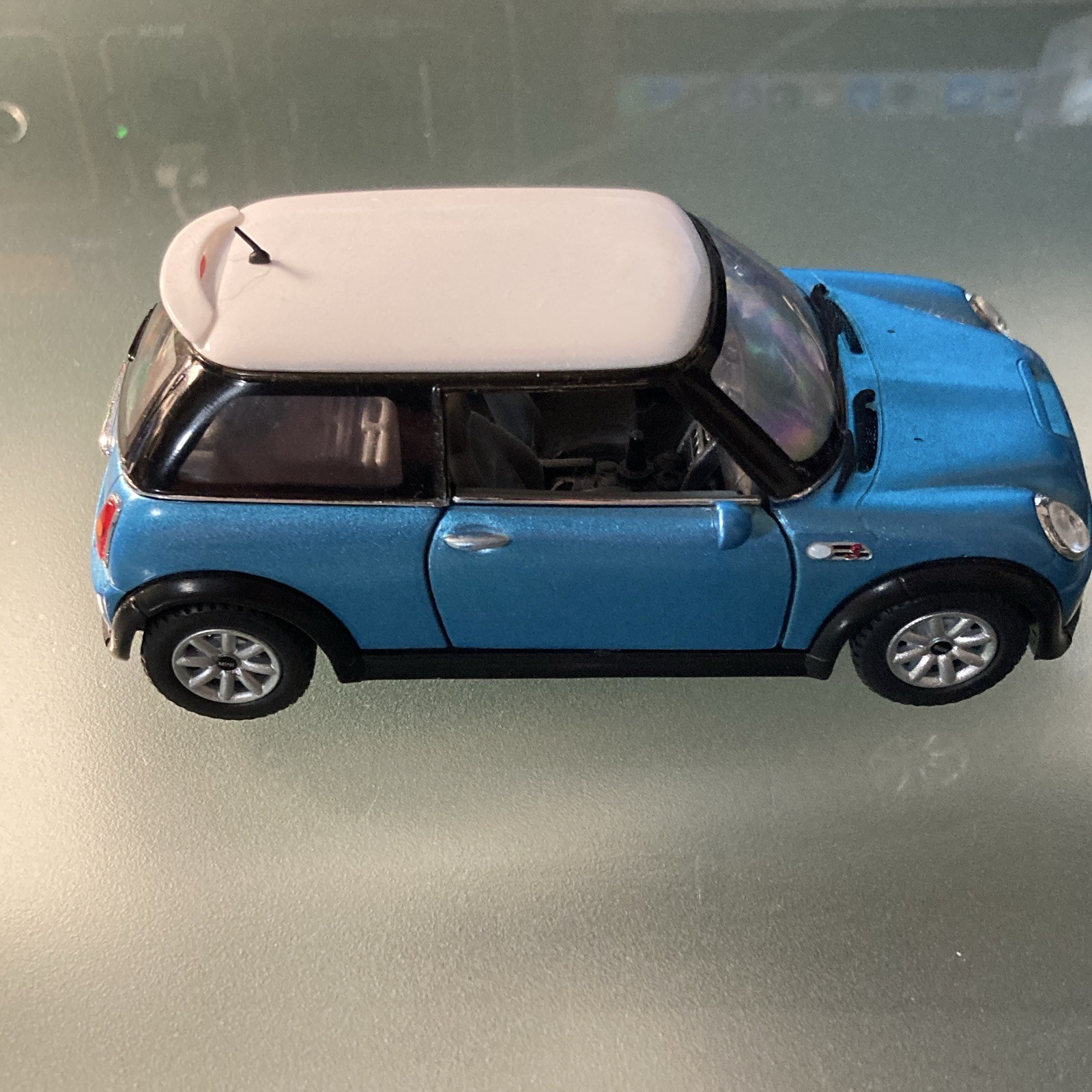 Kinsmart MINI Mini Cooper S Blue/White Roof Diecast Car Model Opening Doors