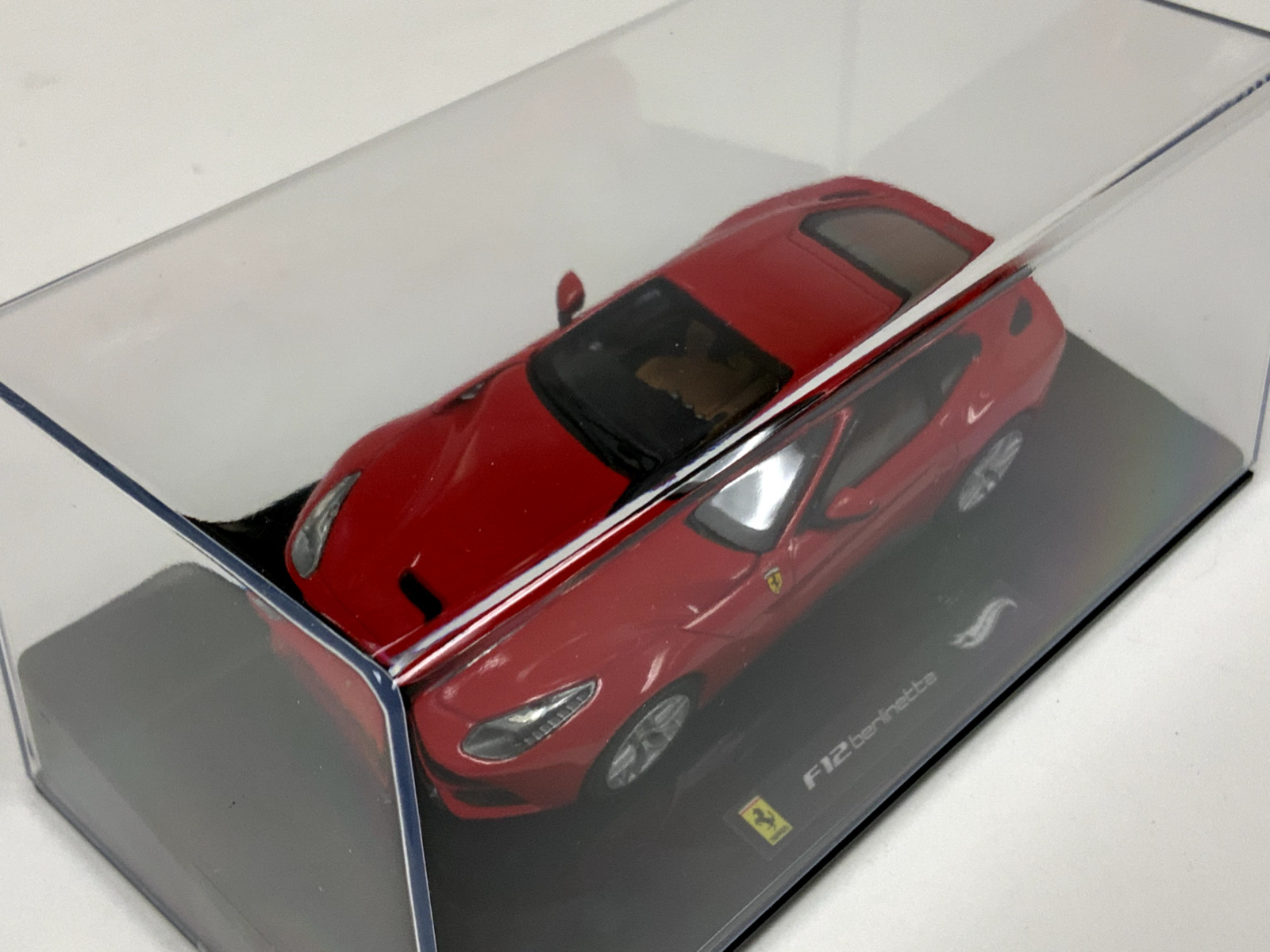 1/43 Mattell Hot Wheels Elite Ferrari F12 Berlinetta in rosso Corsa Red CF22