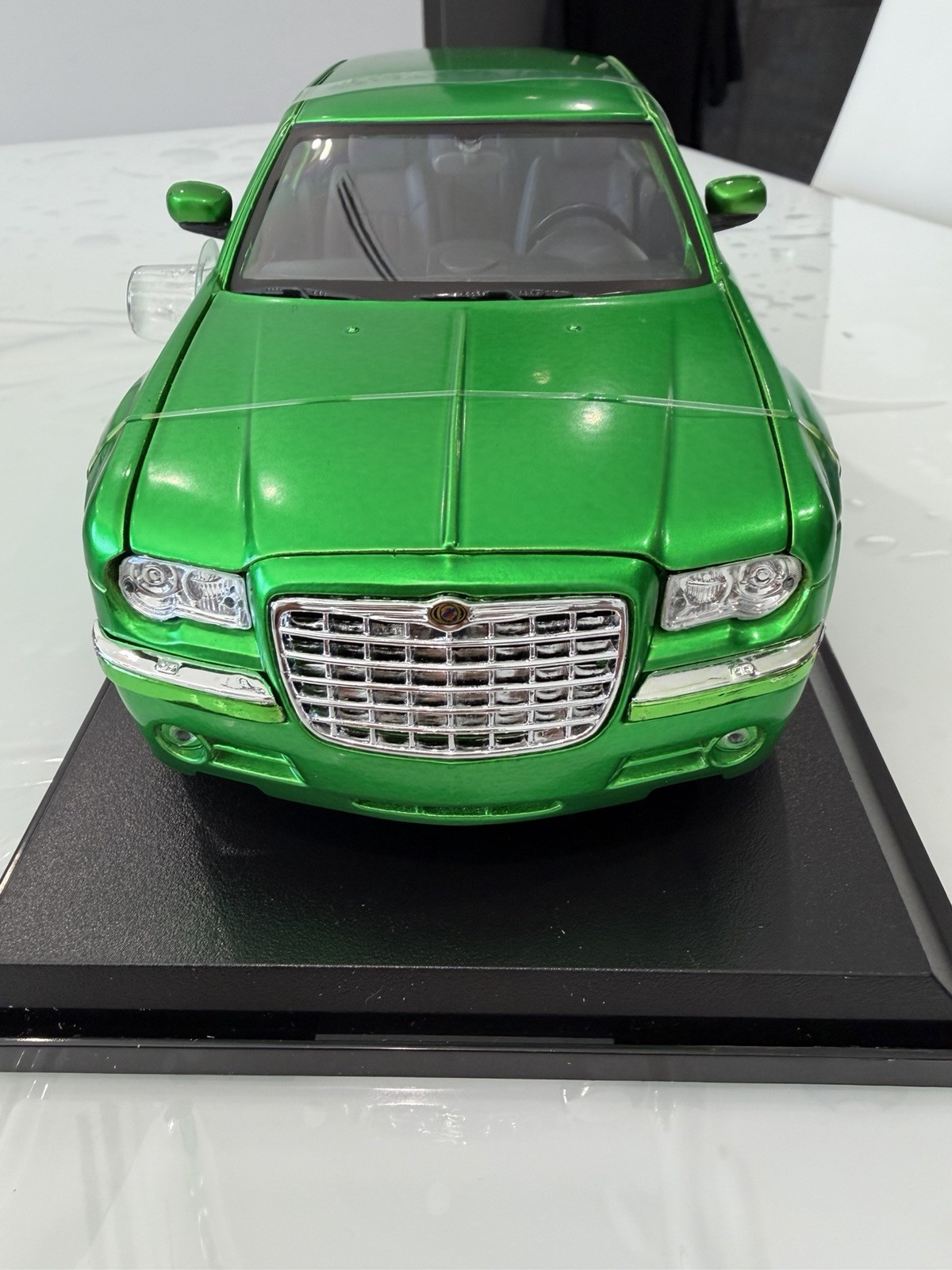 2005 Chrysler HEMI 300C Green 1:18 Scale Diecast Model Car Maisto SpecialEdition