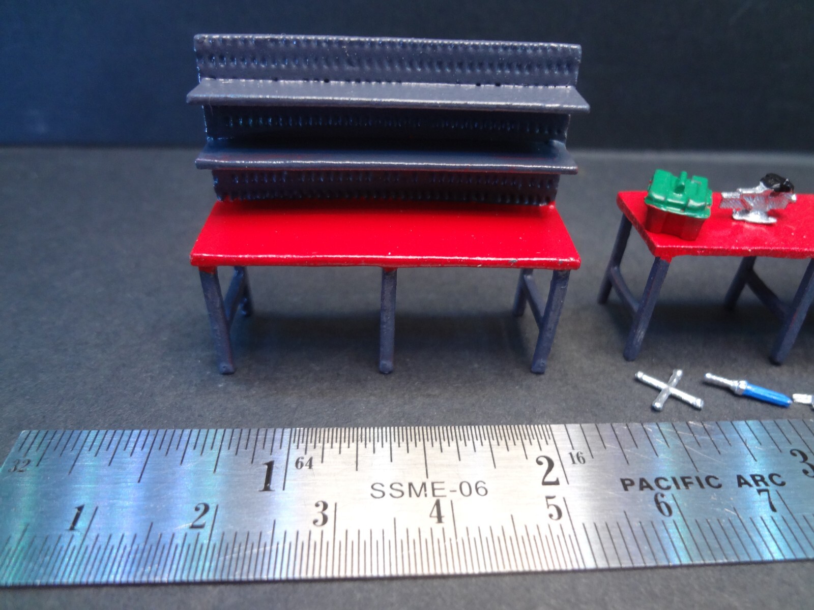 1:64 Scale Auto Repair Shop Workstation & Mechanic Tool Set Diorama Accessories