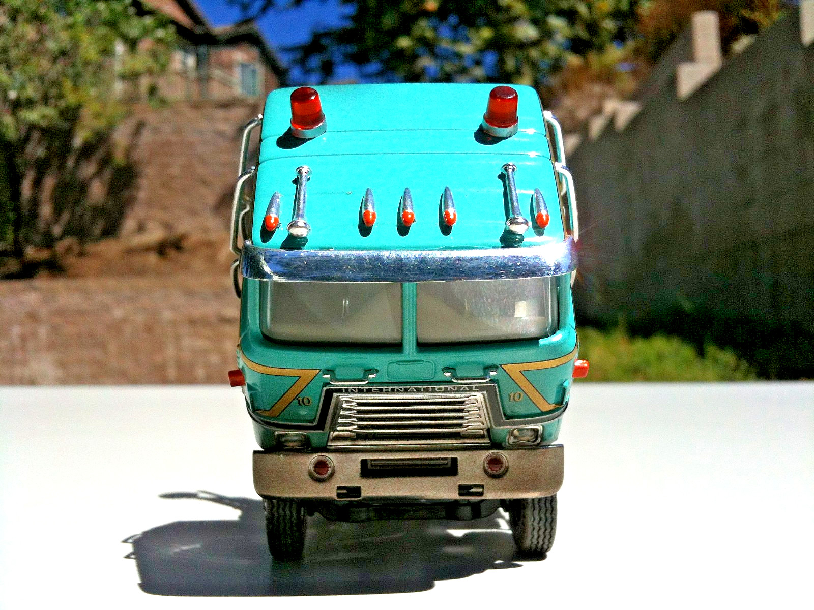 Corgi Heavy Haulers International Transtar with Crushed Car Load 1:50 Scale
