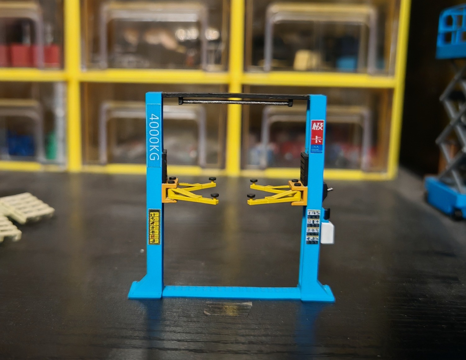 Diorama 1/64 Car Garage Lifter Model Repair Workshop Tools Scene Accessory Props