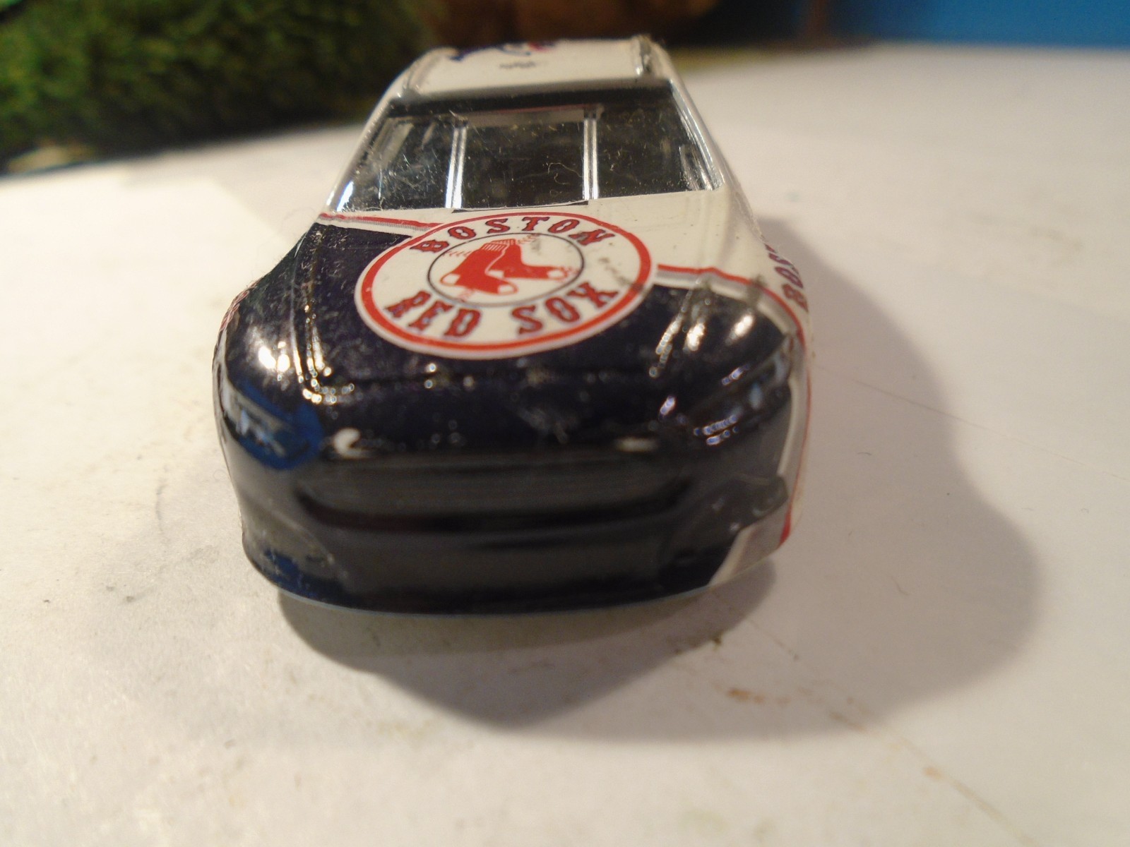 LIONEL/MLBP RACING 1/64 SCALE DIECAST BOSTON RED SOX CAR, EXCELLENT 1-185-1