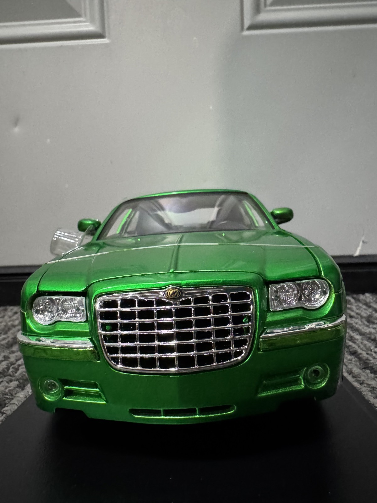 Maisto 1:18 Diecast Special Edition 2005 Chrysler HEMI 300C GREEN NEW IN BOX
