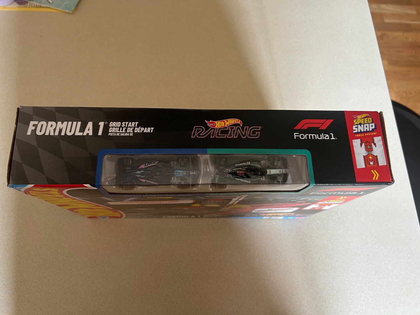 Hot Wheels Racing Formula 1 Grid Start Playset with 2 F1 Cars 2026 New Drag Race