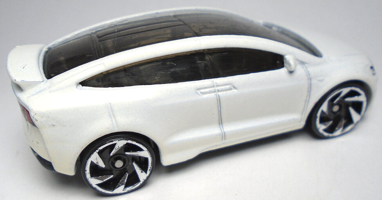 2016 HOT WHEELS TESLA MODEL X WHITE 1:64 DIECAST 2 7/8″ CAR WITH SILVER RIMS
