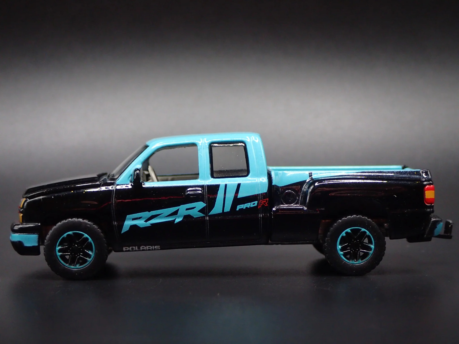 2003-2006 CHEVY CHEVROLET SILVERADO TRUCK SS CATEYE 1:64 SCALE DIECAST MODEL CAR
