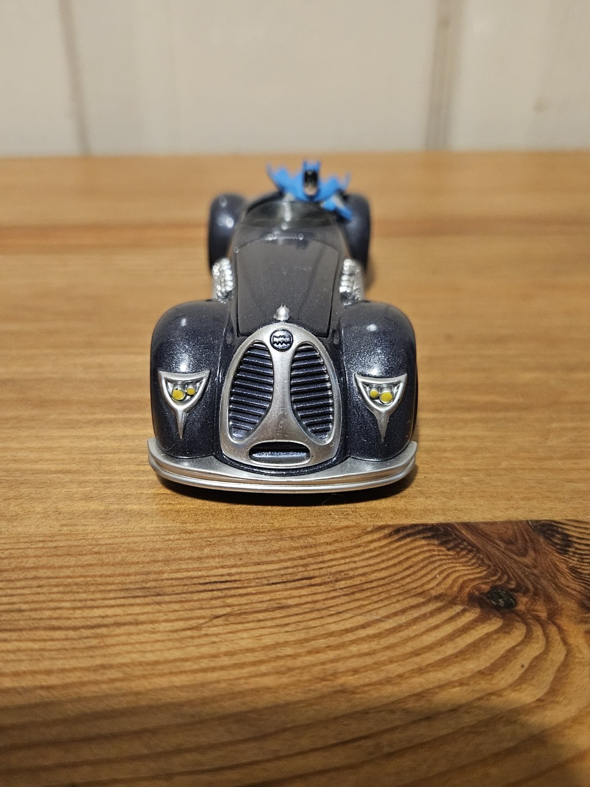 Corgi BATMAN: 1940’s DC Comics BATMOBILE ~ Model No. 77317 ~ Scale 1:43