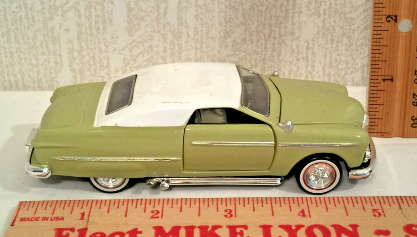 FORD Custom Street Rod 1:38 (F82)