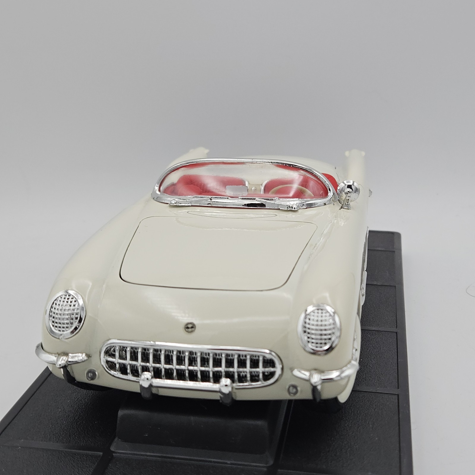 Mira Golden Line 1:18 1953 Chevrolet Corvette Cream Diecast with Box #6153