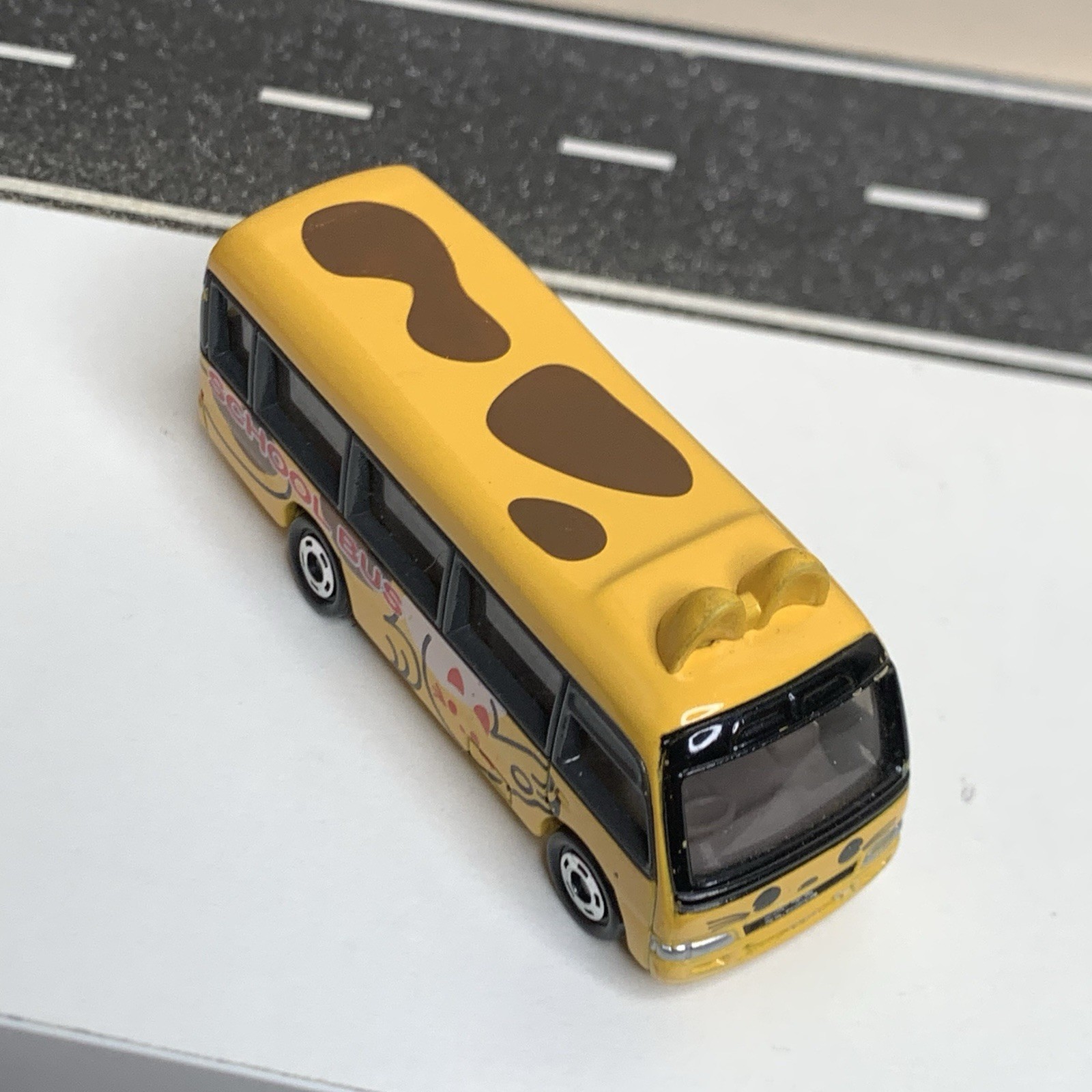 Tomy Tomica #92 Toyota Coaster Kindergarten Cat Animal School Bus Yellow 1/89