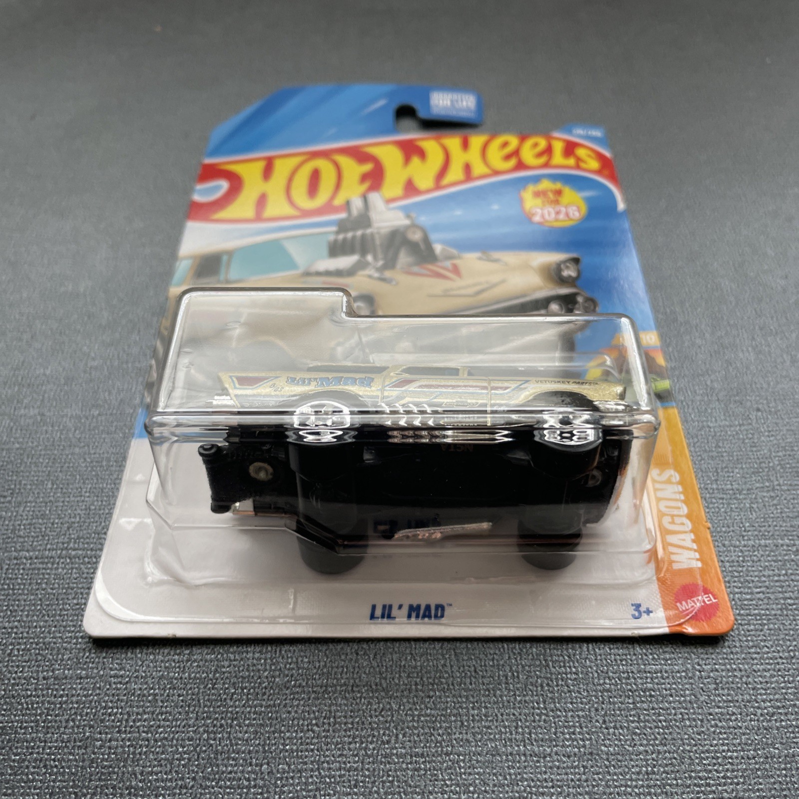 Hot Wheels – LIL’ MAD – Wagons 9/10 – #215 L Case – ‘57 Chevy Nomad – Gold