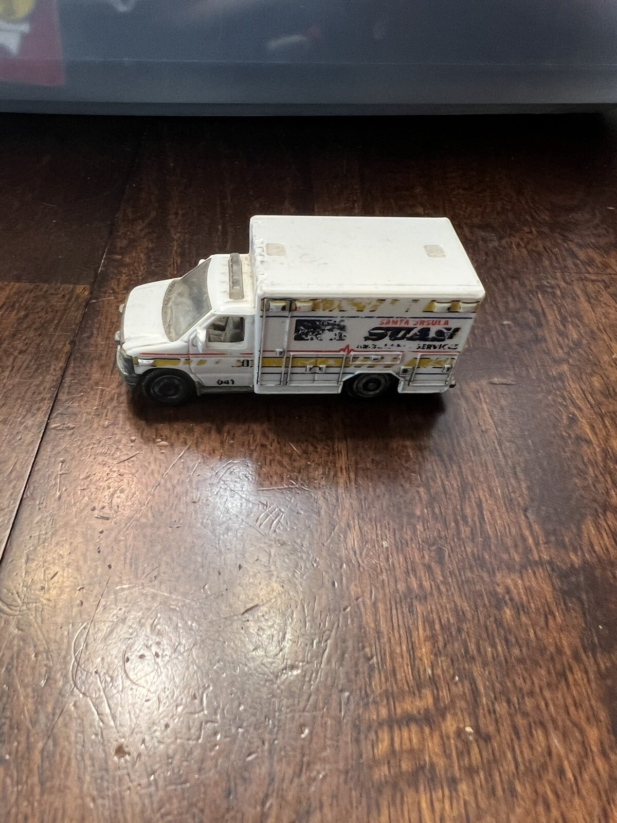 Matchbox Ford E-350 E350 Ambulance Santa Ursula SUAS 2009 MB944 EMS car diecast