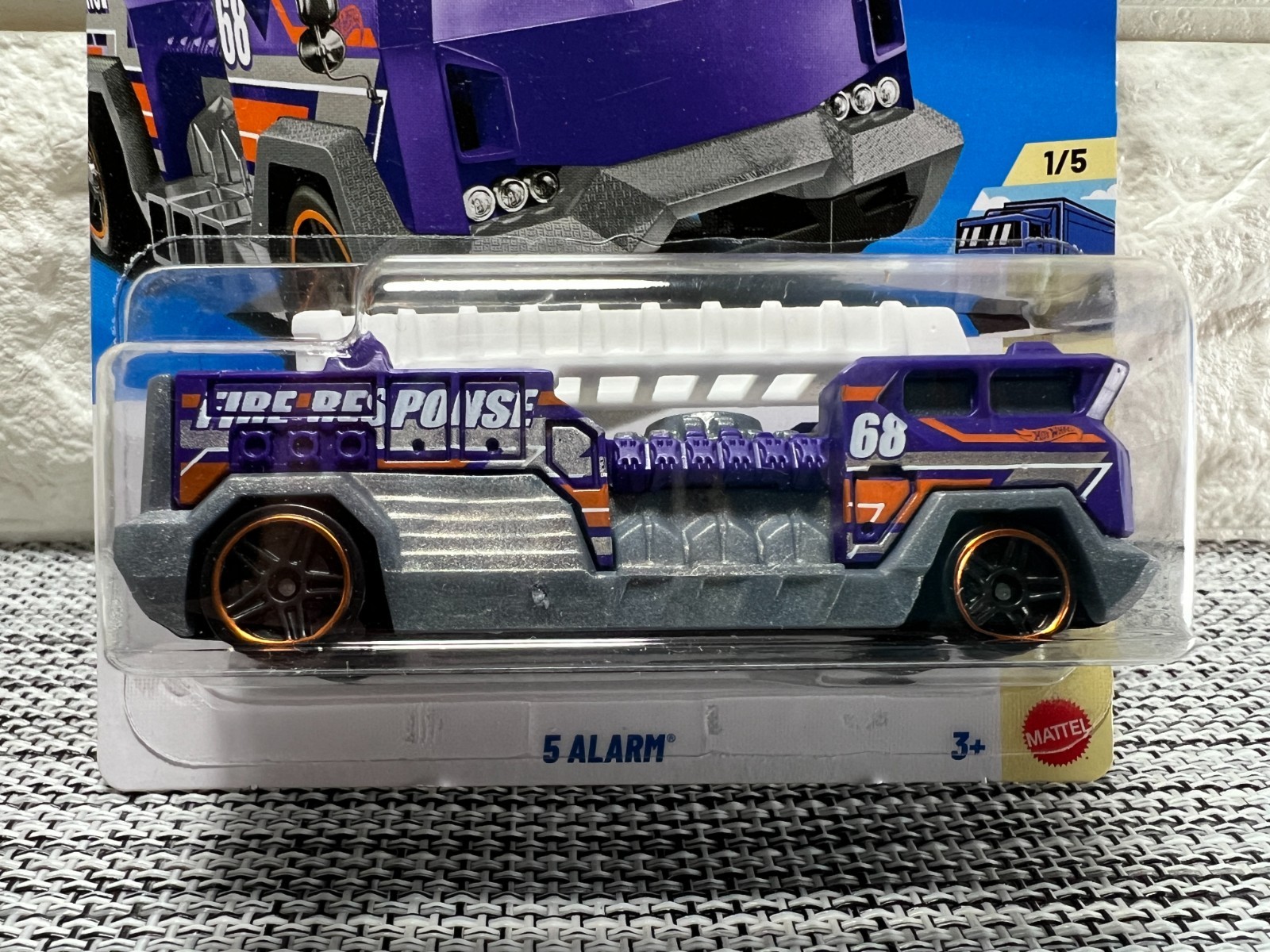 Hot Wheels HW Heavyweights 1/5 5 Alarm 32/250 Special Feature Purple
