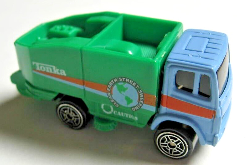 Lot of 13 – 2000 Maisto Tonka Hasbro Diecast / Trucks-commercial -equipment