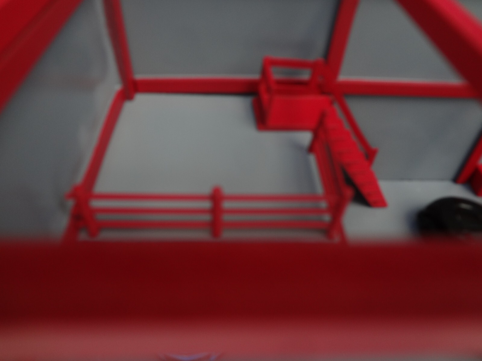 1:64 scale Mechanic Garage Diorama Gray & Red cars are not included