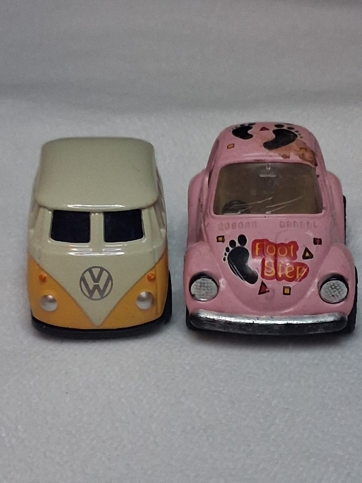 Set of 2 Diecast Pull Back Toy Cars Kintoy VW Beetle & Toysmith VW Bus