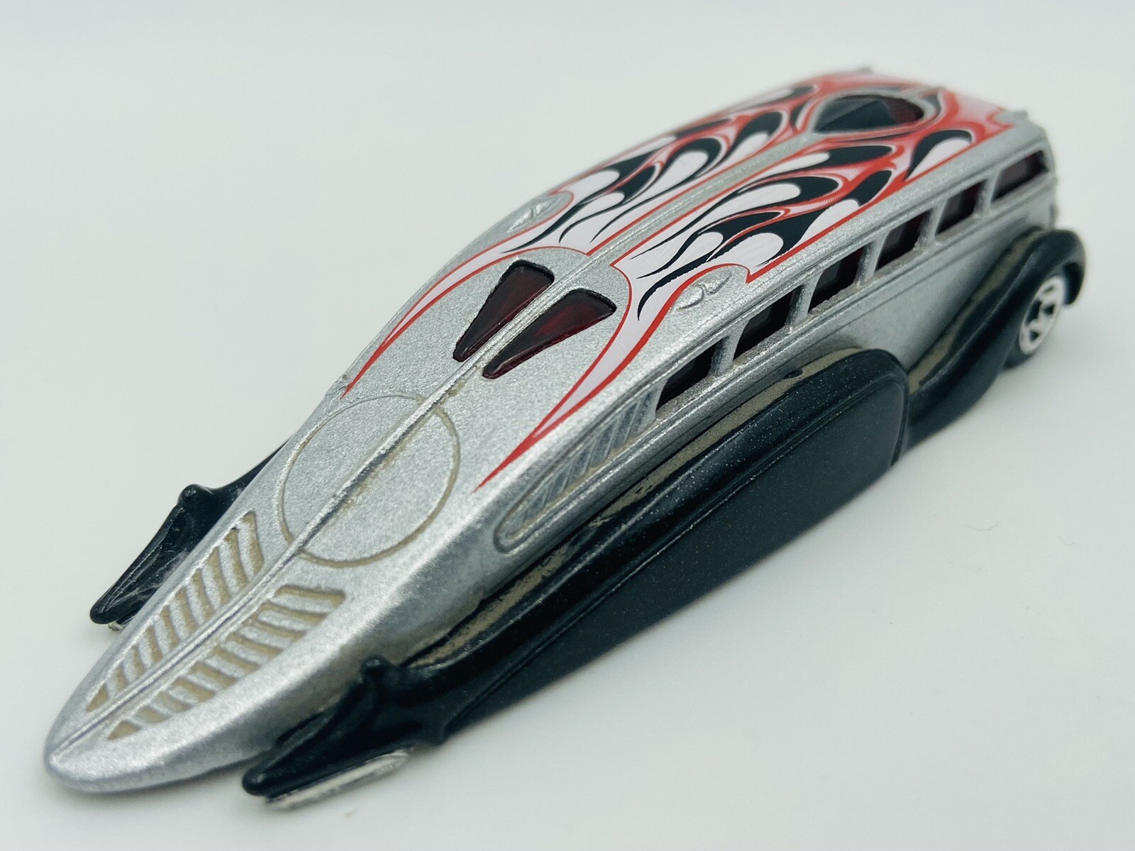 2004 Hot Wheels First Edition Crooze Low Flow 49/100 Silver Black Red White🔥🏁