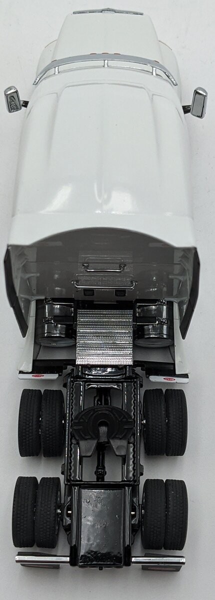DieCast Masters 71072 1:50 Peterbilt 579 UltraLoft Tractor