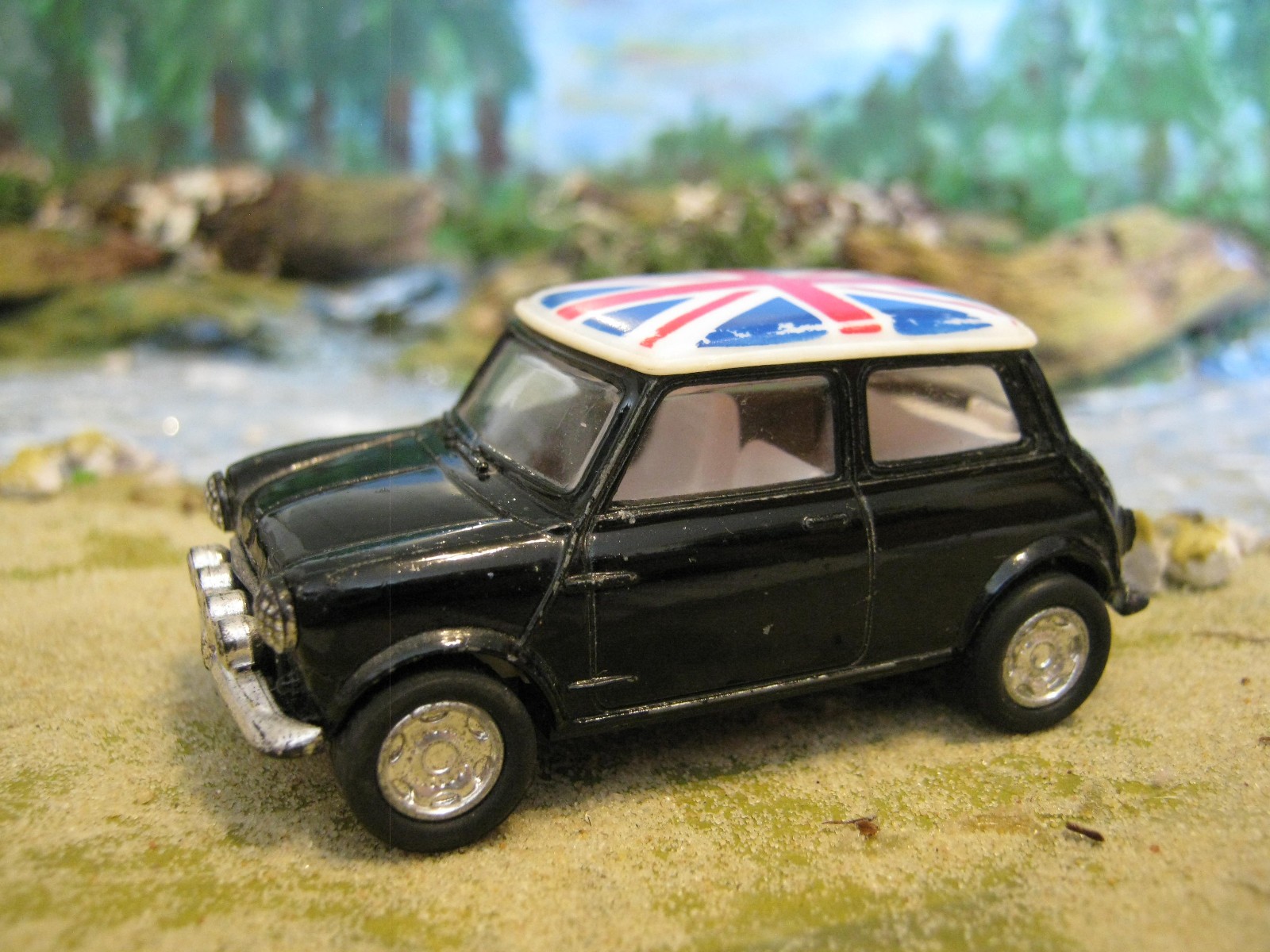 Kintoy 1:64 scale diecast Austin Mini Cooper in black