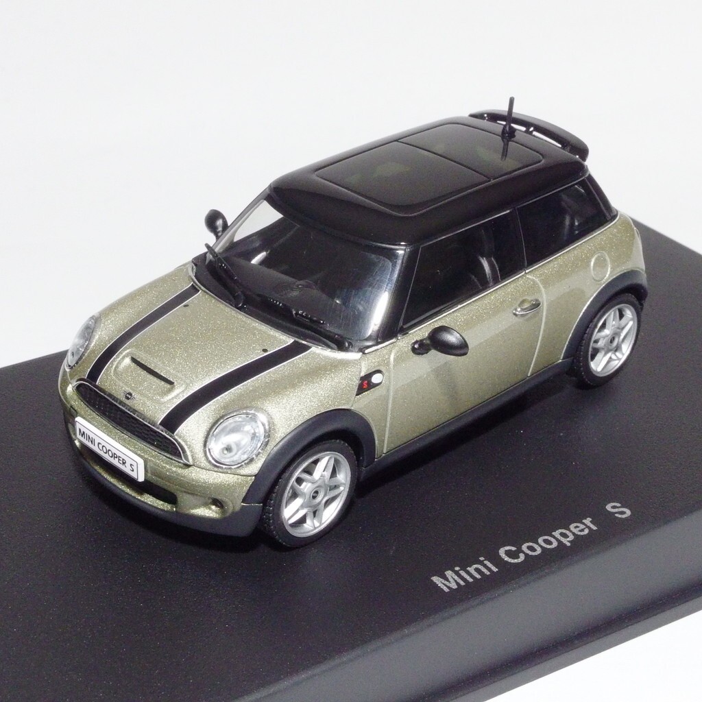 Autoart 1/43 mini cooper S 2006 silver 475250