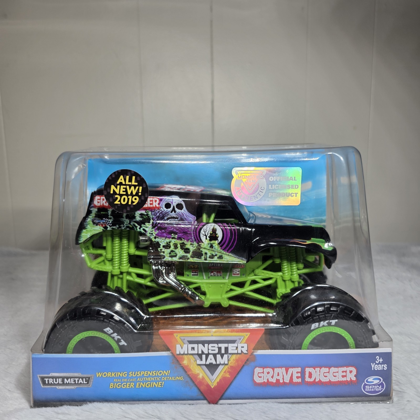Monster Jam Grave Digger Monster Truck 1:24 Scale Diecast Vehicle By Spin Master